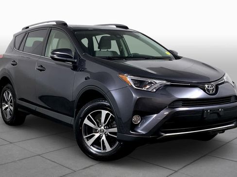 Used 2018 Toyota RAV4 XLE AWD/4WD image 3