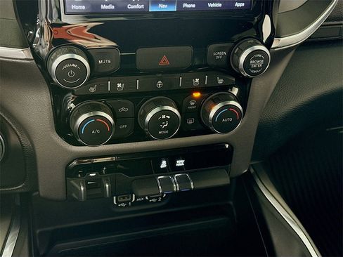 Used 2024 RAM 1500 Laramie image 10
