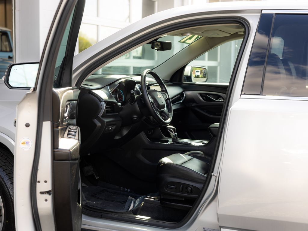 Used 2021 Chevrolet Traverse Premier AWD/4WD image 30