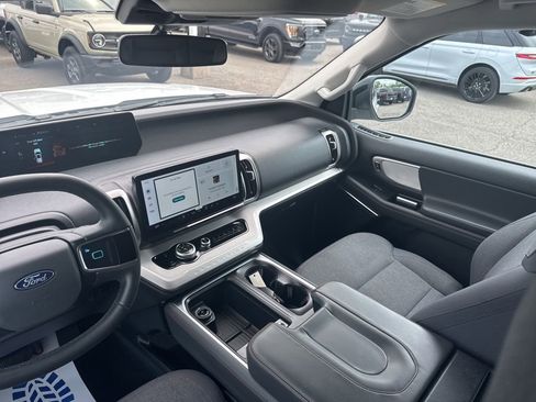 Used 2025 Ford Expedition Active AWD/4WD image 31