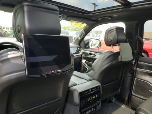 Used 2024 Jeep Wagoneer Series II w/ Convenience Group I AWD/4WD image 16