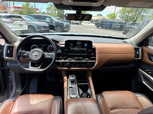 Used 2024 Nissan Pathfinder Platinum AWD/4WD image 21