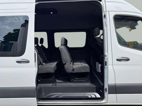 Used 2025 Mercedes-Benz Sprinter 2500 image 17