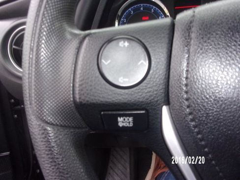 Used 2018 Toyota Corolla LE image 19