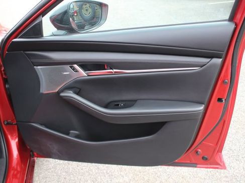 Used 2022 MAZDA MAZDA3 s image 29