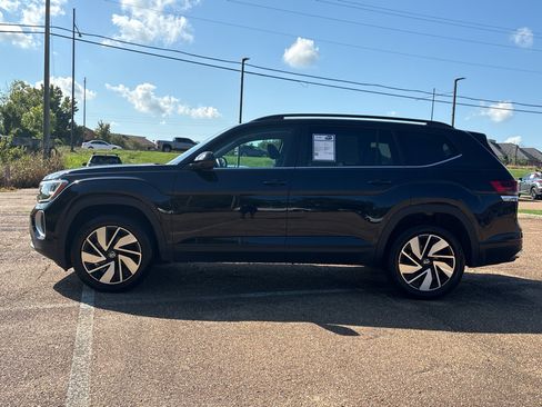 Used 2025 Volkswagen Atlas SE AWD/4WD image 9