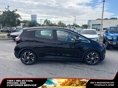Used 2022 Chevrolet Bolt LT w/ Infotainment Package FWD image 6