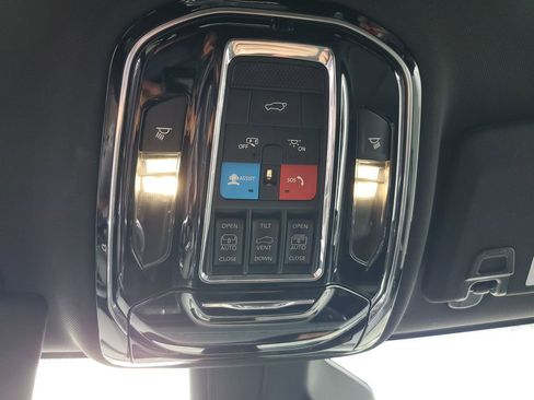 Used 2023 Jeep Grand Cherokee Overland AWD/4WD image 25