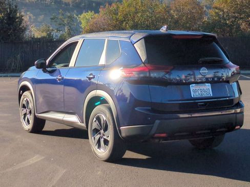 Certified 2025 Nissan Rogue SV image 6