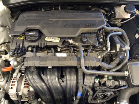 Used 2022 Hyundai Elantra SEL image 30