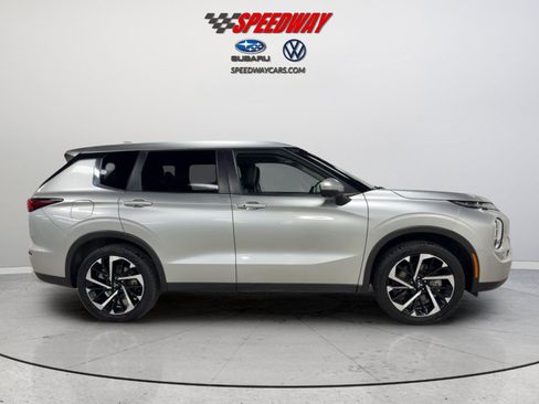 Used 2024 Mitsubishi Outlander SE Black Edition AWD/4WD image 4