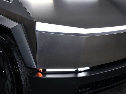 Used 2025 Tesla Cybertruck AWD Crew Cab image 70