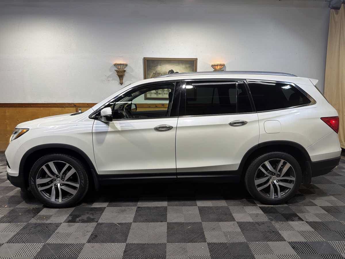 Used 2017 Honda Pilot Touring image 2