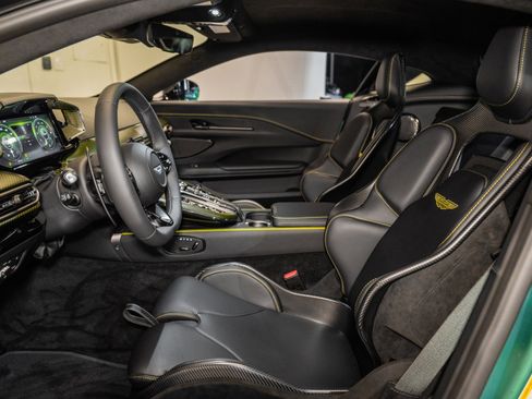 Used 2025 Aston Martin V8 Vantage Coupe image 13