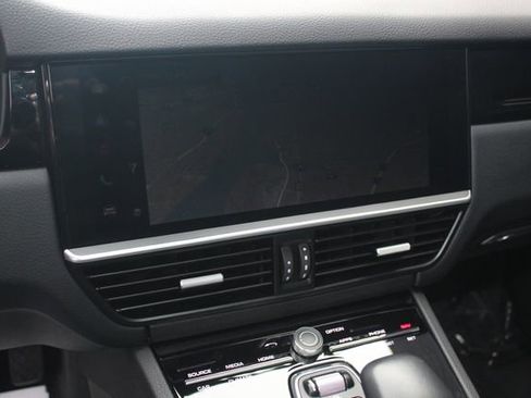 Certified 2023 Porsche Cayenne image 18