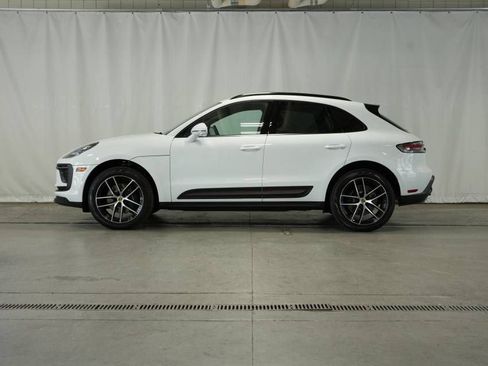 Certified 2025 Porsche Macan AWD/4WD image 2