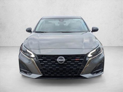 Used 2025 Nissan Altima 2.5 SR image 2