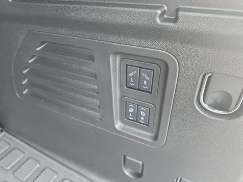 Certified 2025 GMC Acadia Denali w/ Super Cruise Package FWD image 22