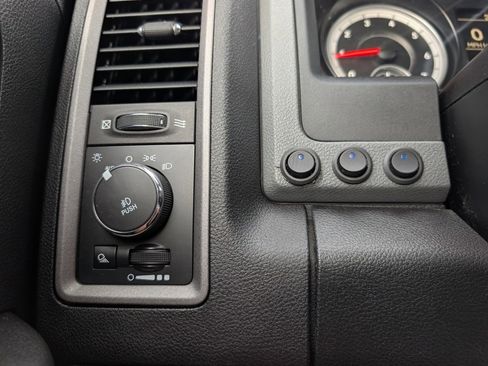 Used 2014 RAM 1500 Express image 33