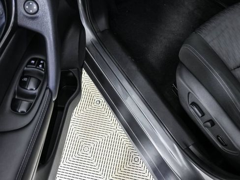 Used 2020 Nissan Rogue SV FWD image 9