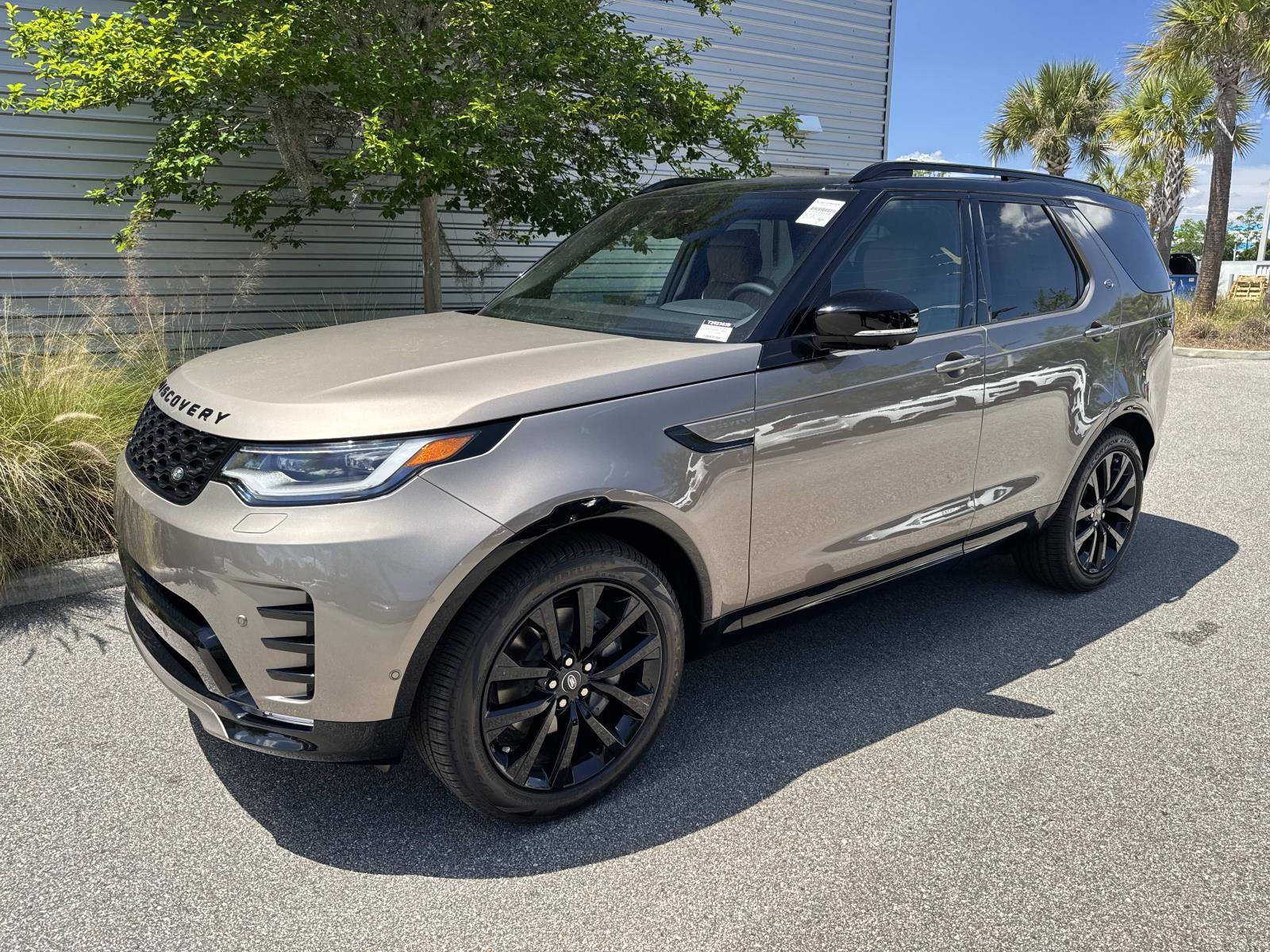 Used 2026 Land Rover Discovery Dynamic SE AWD/4WD image 1
