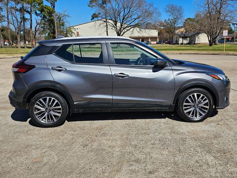 Used 2021 Nissan Kicks SV image 5