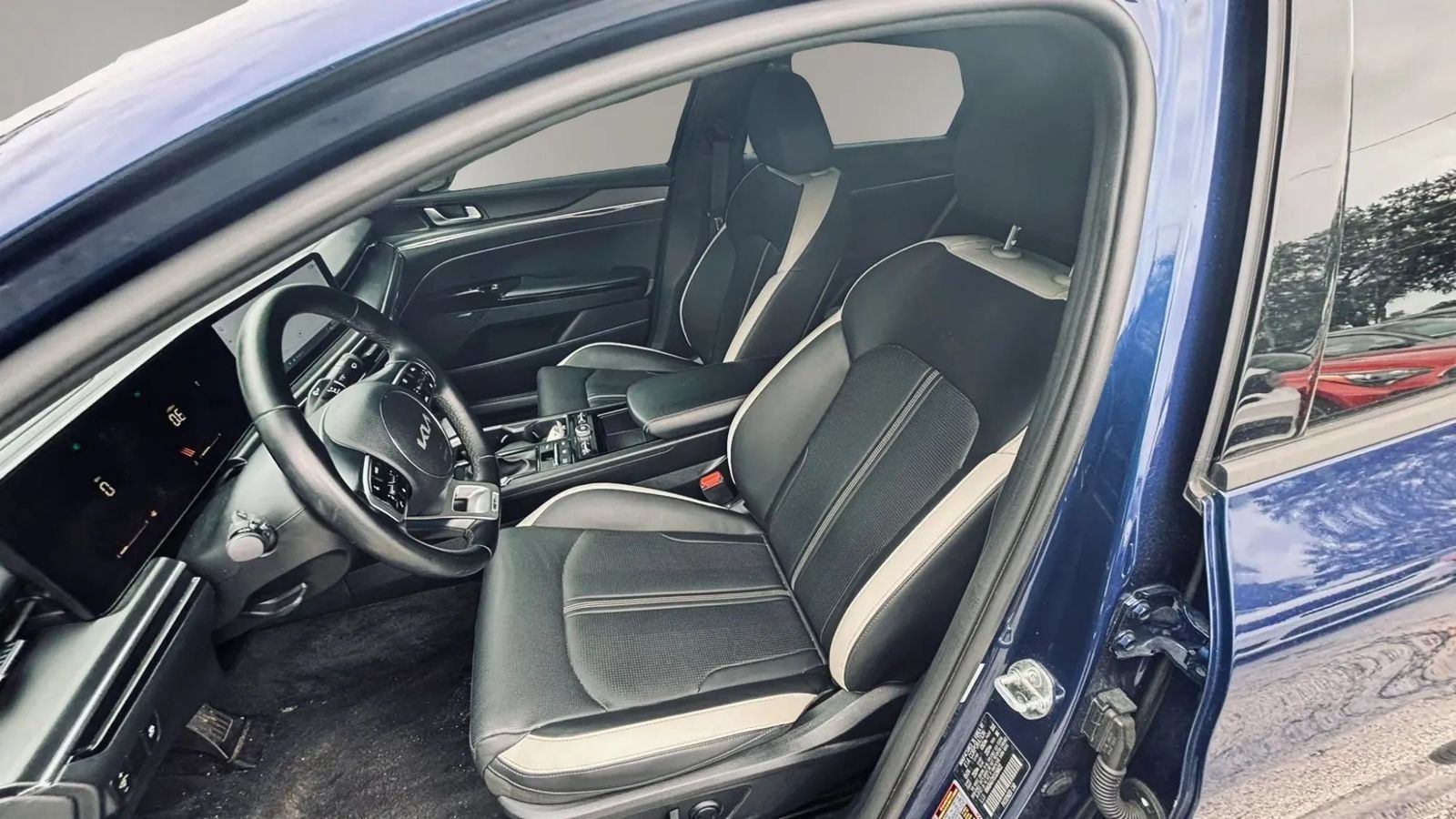 Used 2025 Kia K5 GT-Line w/ GT-Line Premium Package FWD image 9