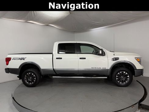 Used 2019 Nissan Titan PRO-4X image 5