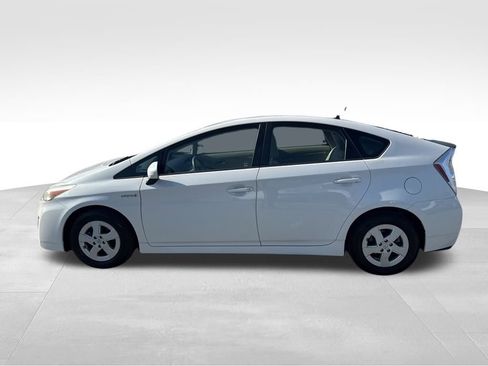 Used 2010 Toyota Prius Five image 2