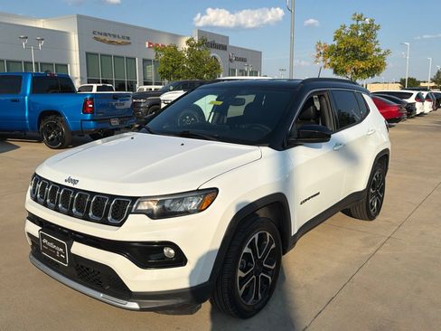 Used 2024 Jeep Compass Limited AWD/4WD image 9