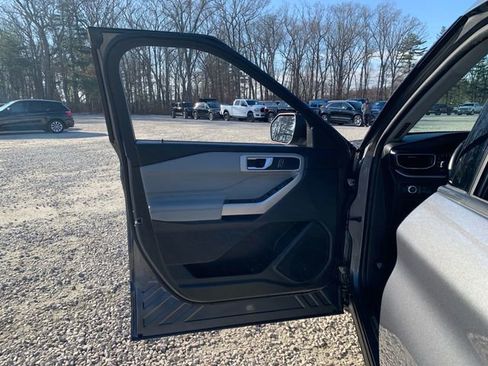 Used 2021 Ford Explorer XLT w/ Equipment Group 202A image 17