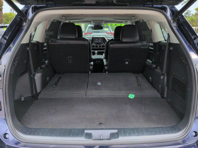 Used 2022 Toyota Highlander XLE FWD image 13