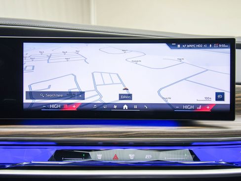 Used 2024 BMW 760i xDrive w/ Premium Package 2 image 40