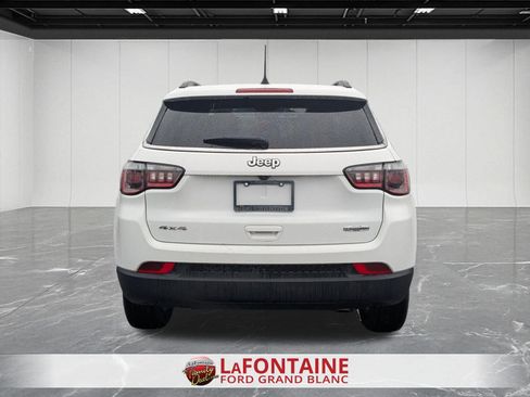 Used 2025 Jeep Compass Latitude w/ Sun & Sound Group AWD/4WD image 4