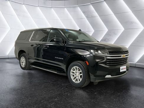 Used 2024 Chevrolet Suburban LT image 1