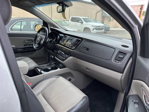 Used 2016 Kia Sedona EX FWD image 7