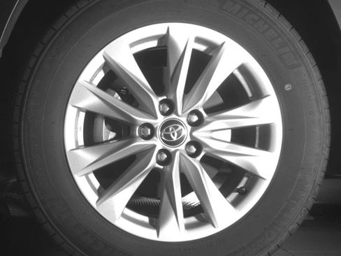 Used 2022 Toyota Corolla Cross LE FWD image 9