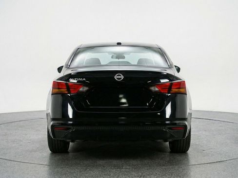 Used 2025 Nissan Altima 2.5 SV FWD image 7