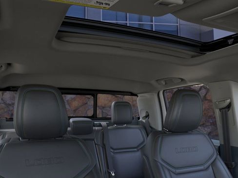 New 2025 Ford Maverick Lobo image 12