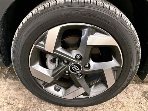 Used 2024 Hyundai Venue SEL image 8