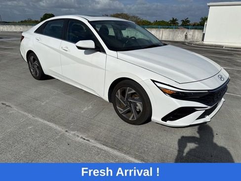 Used 2025 Hyundai Elantra SEL image 13
