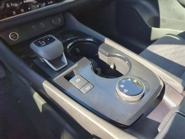 Used 2023 Nissan Rogue SV AWD/4WD image 17