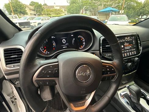 Used 2019 Jeep Grand Cherokee Laredo w/ Laredo X Package AWD/4WD image 19
