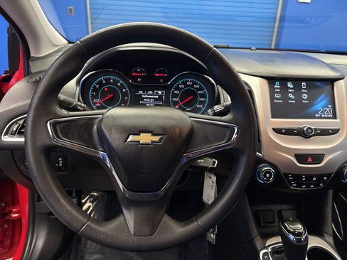 Used 2018 Chevrolet Cruze LS FWD image 13