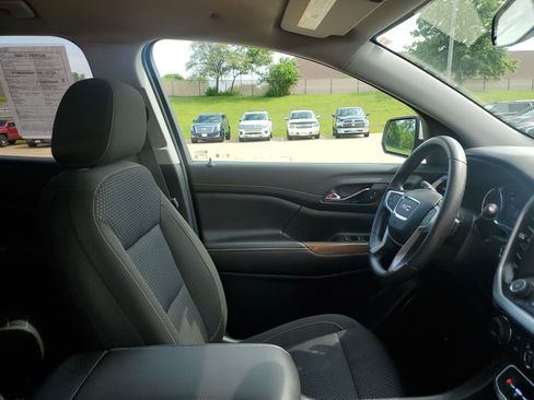 Used 2021 GMC Acadia SLE FWD image 33