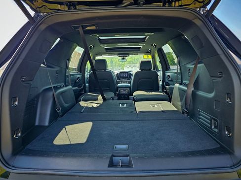 Used 2023 Chevrolet Traverse LT w/ LT Premium Package AWD/4WD image 42