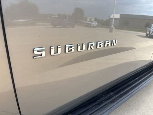 Used 2018 Chevrolet Suburban LT AWD/4WD image 38