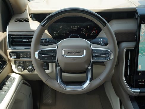 Used 2026 GMC Yukon XL Denali w/ Advanced Technology Package AWD/4WD image 10
