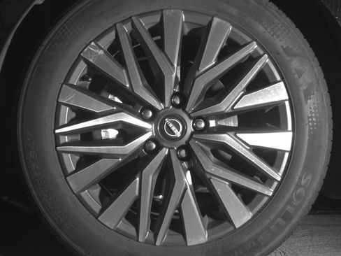 Used 2025 Nissan Altima 2.5 SV FWD image 15