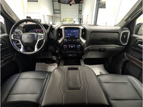 Used 2021 Chevrolet Silverado 1500 LT Trail Boss w/ Bed Protection Package AWD/4WD image 11